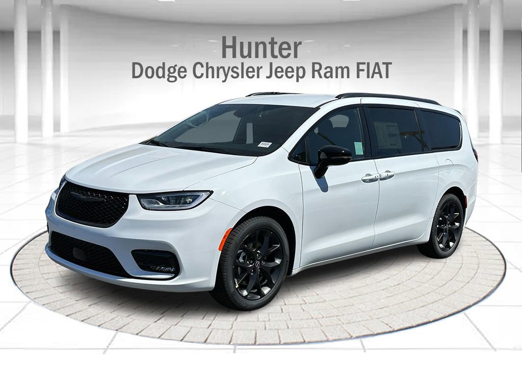 New 2026 Chrysler Pacifica Select FWD image 1
