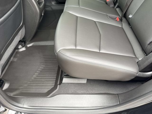 Certified 2024 Cadillac XT5 Luxury w/ LPO, Floor Liner Package AWD/4WD image 27