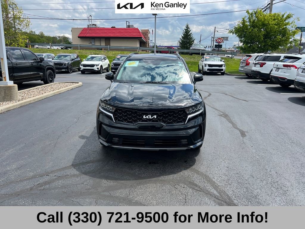 Certified 2022 Kia Sorento EX w/ Panoramic Sunroof Package FWD image 5