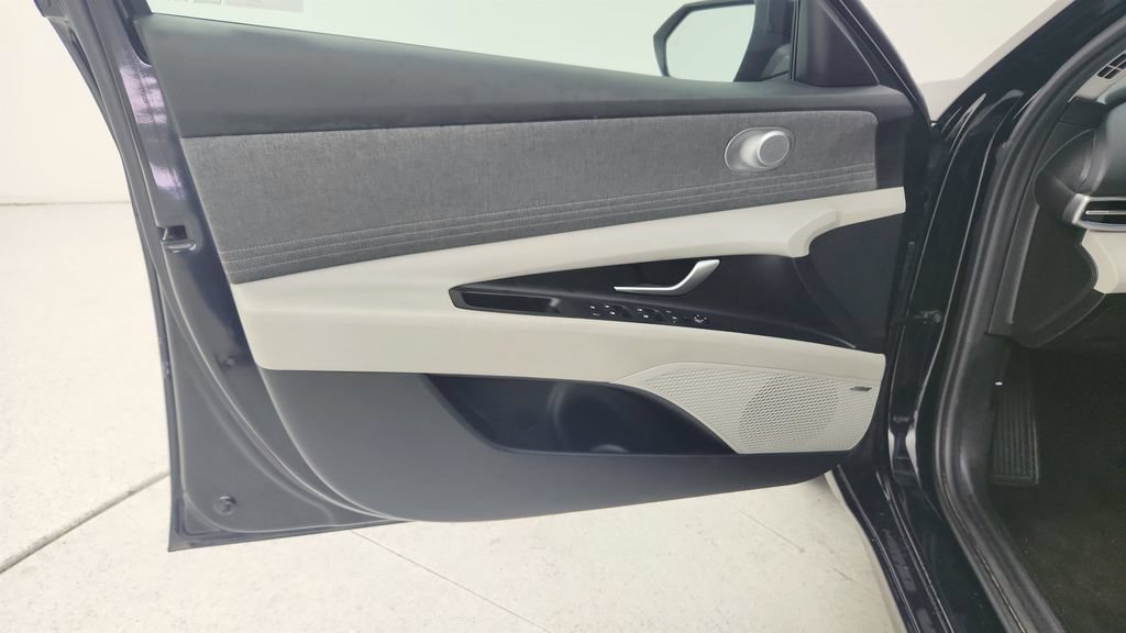 Used 2024 Hyundai Elantra Limited FWD image 25