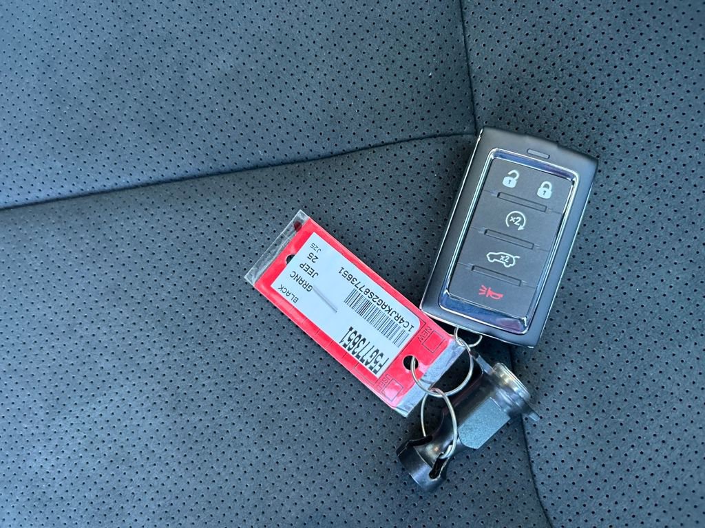 New 2025 Jeep Grand Cherokee L Altitude image 31