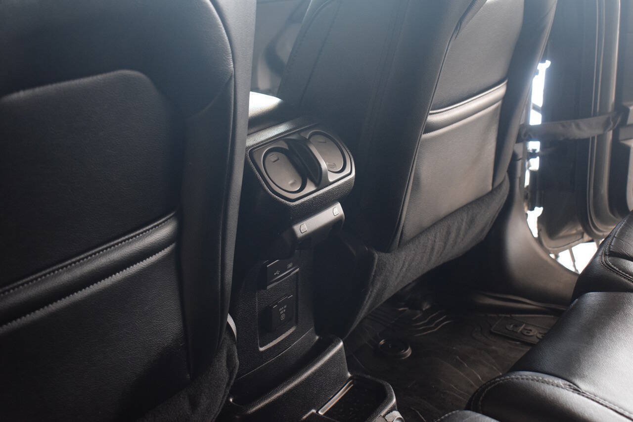 Used 2018 Jeep Wrangler Unlimited Sahara AWD/4WD image 37