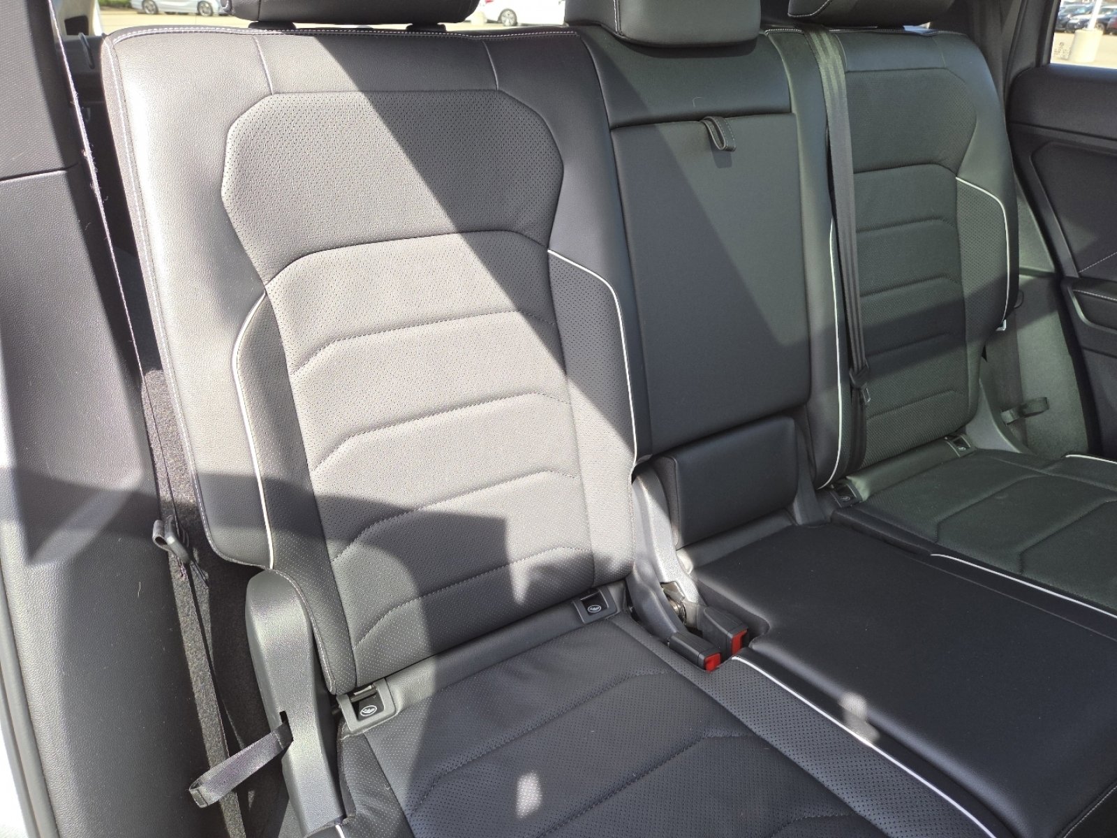 Used 2022 Volkswagen Tiguan SEL R-Line image 23