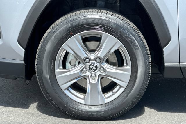 Used 2023 Toyota RAV4 LE AWD/4WD image 30