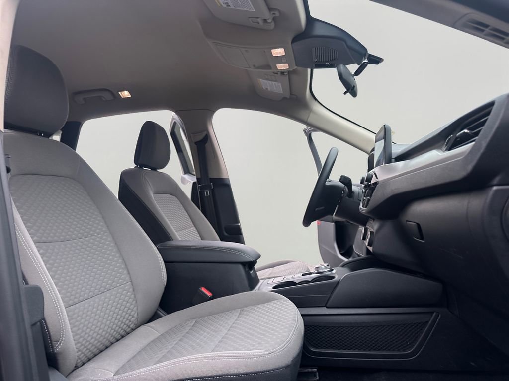 Used 2020 Ford Escape SE image 24