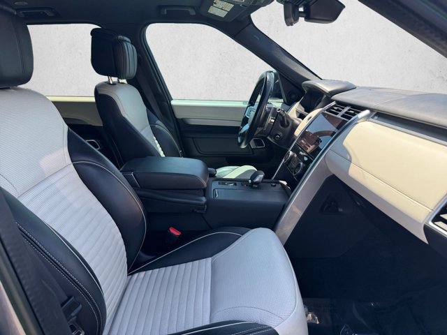 Used 2023 Land Rover Discovery HSE R-Dynamic AWD/4WD image 22