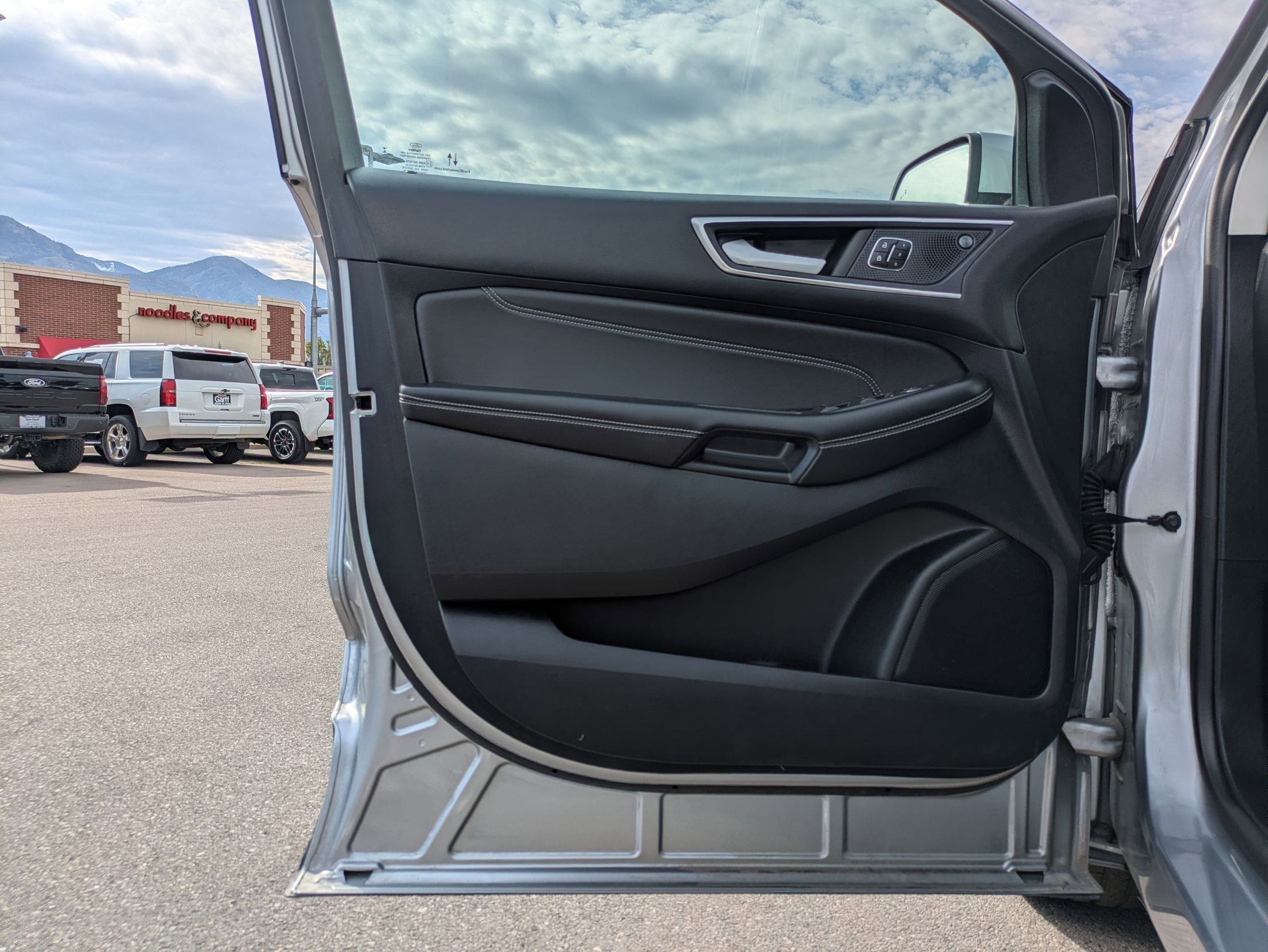 Used 2022 Ford Edge Titanium w/ Equipment Group 301A AWD/4WD image 15
