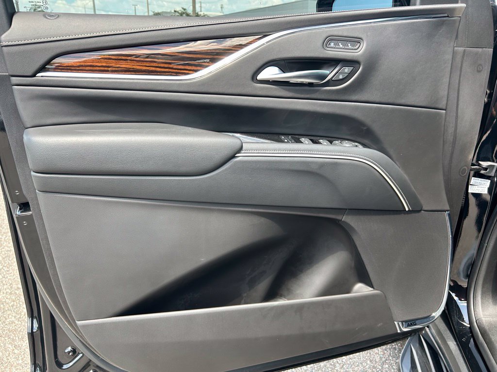 Used 2023 Cadillac Escalade Premium Luxury w/ LPO, Illumination Package AWD/4WD image 18