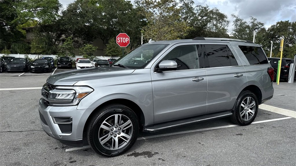 Used 2023 Ford Expedition Limited image 11