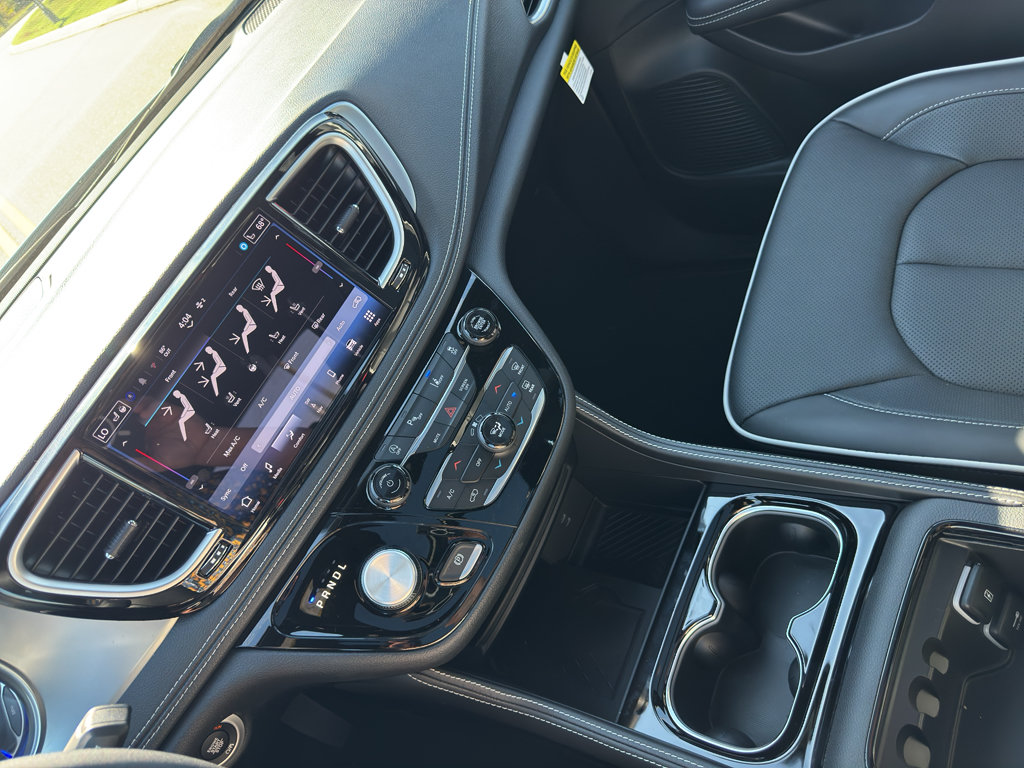 New 2026 Chrysler Pacifica Limited w/ S Appearance Package FWD image 19