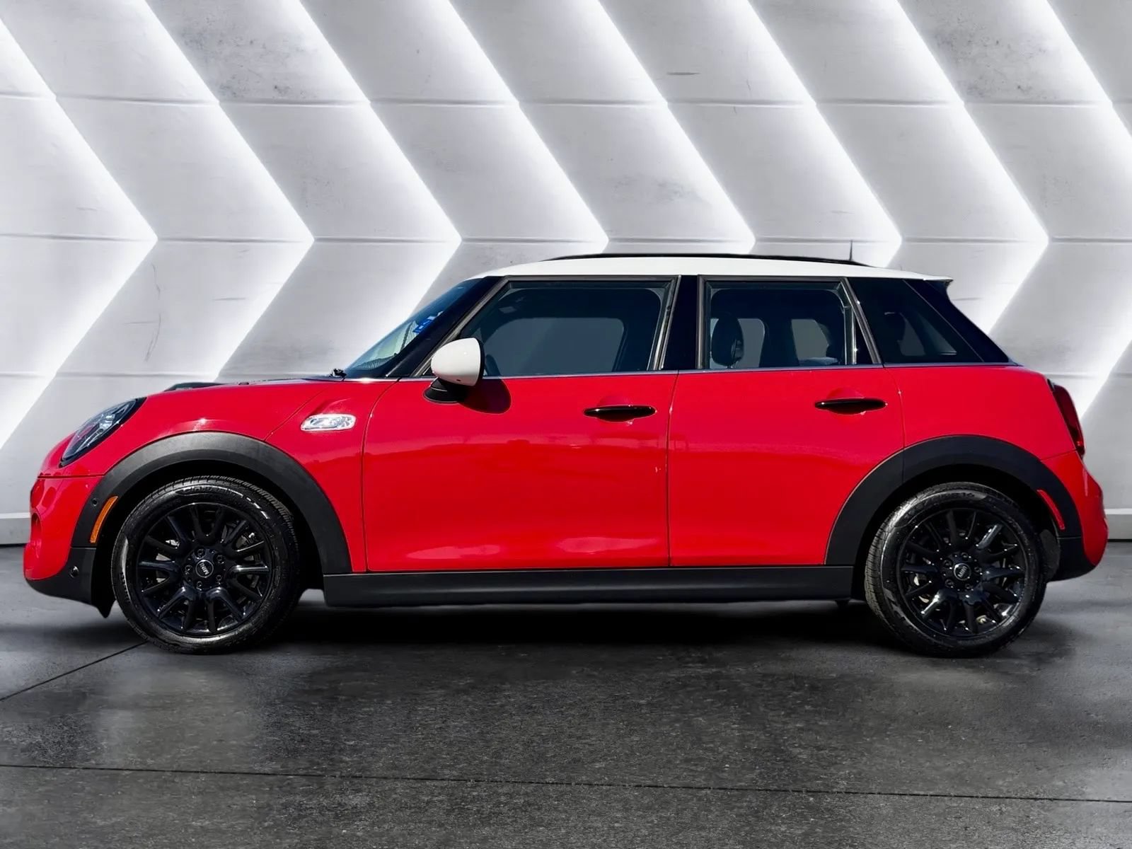 Used 2019 MINI Cooper S w/ Driver Assistance Package FWD image 5
