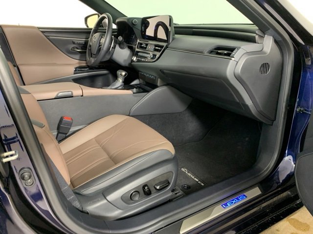 Used 2025 Lexus ES 300h w/ Accessory Package (Z2) image 42