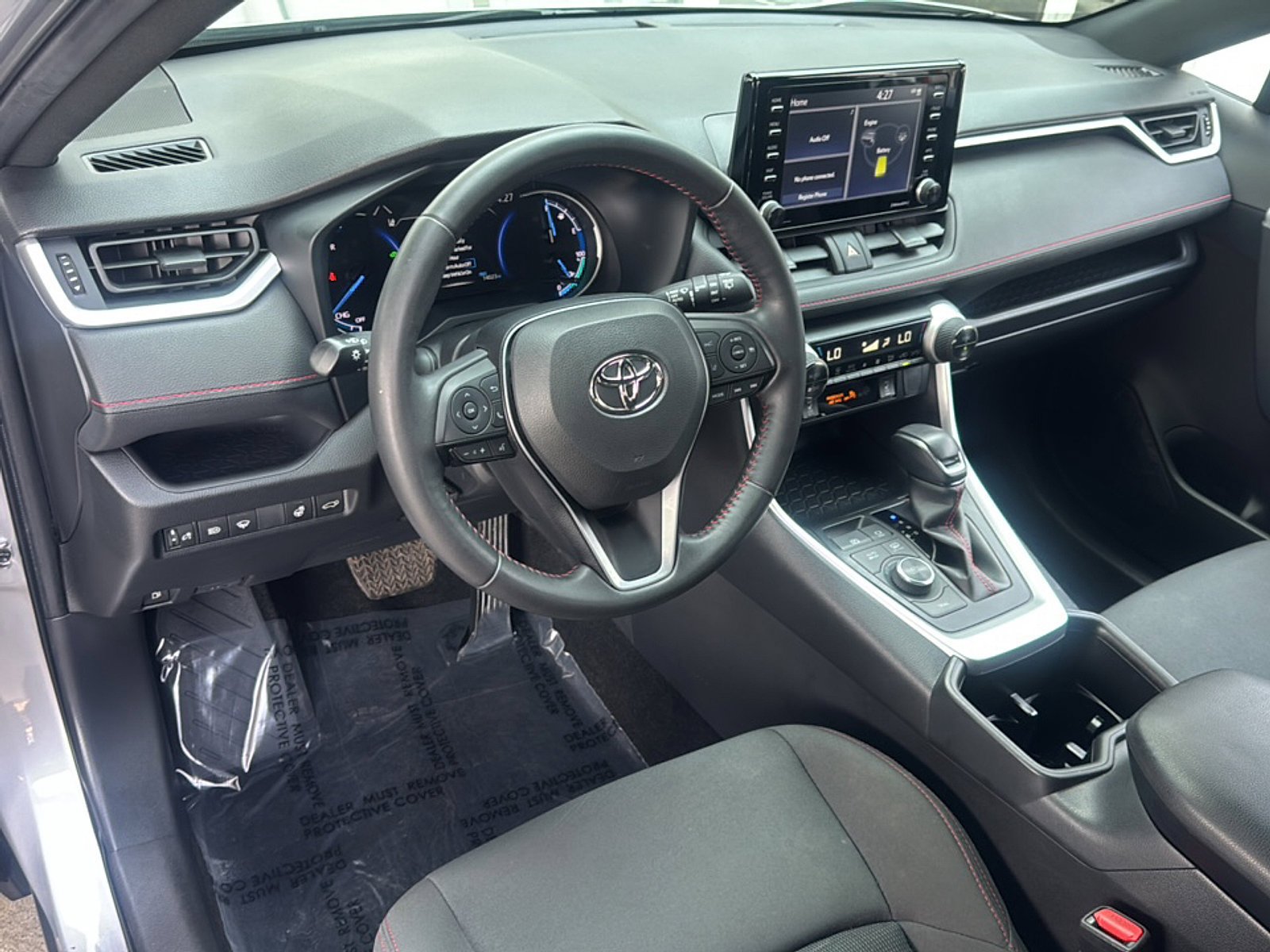 Used 2022 Toyota RAV4 SE w/ Weather & Moonroof Package AWD/4WD image 10