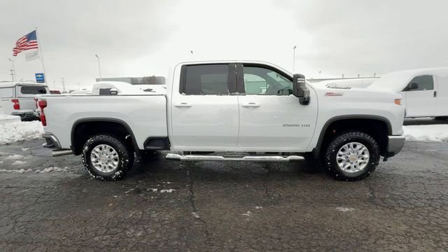 Used 2024 Chevrolet Silverado 2500 LT AWD/4WD image 9
