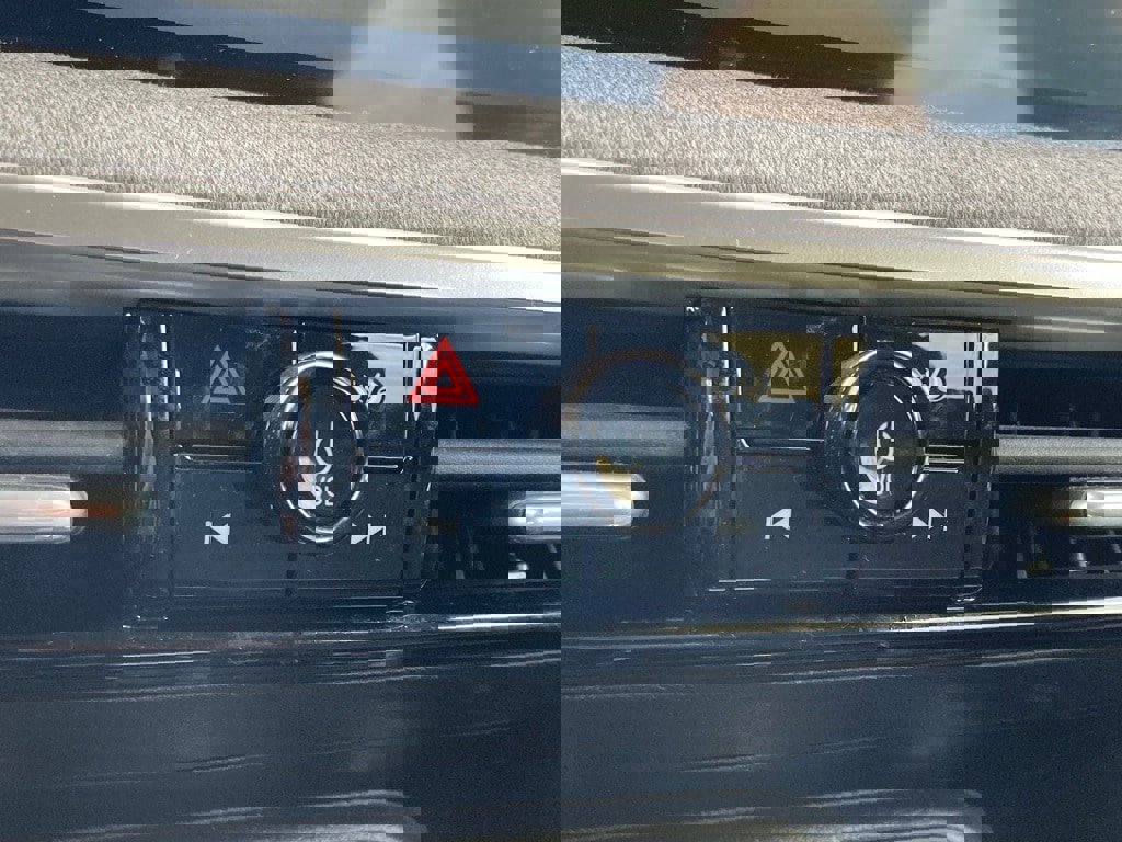 Used 2025 Nissan Kicks SV image 20