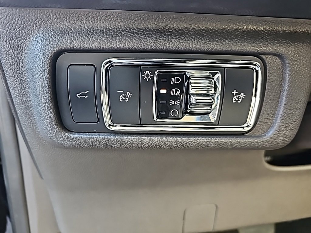 Used 2020 Lincoln Corsair FWD w/ Equipment Group 101A image 15