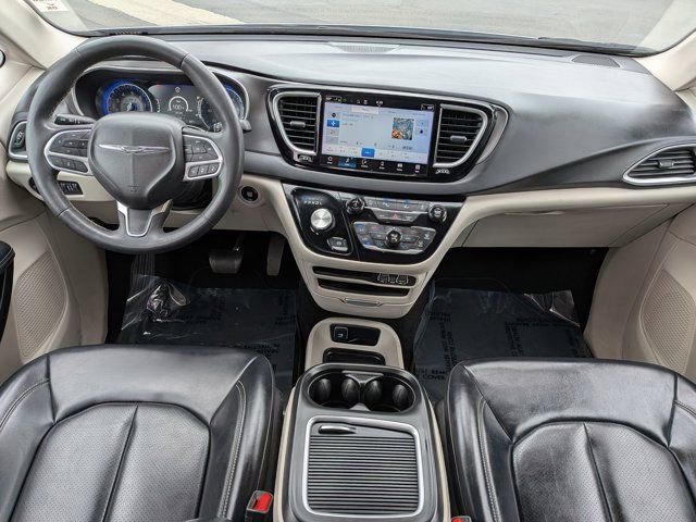 Used 2023 Chrysler Pacifica Touring-L FWD image 16
