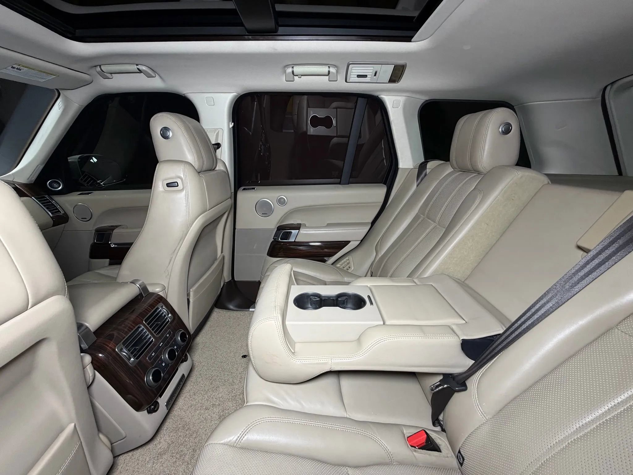 Used 2016 Land Rover Range Rover HSE image 28