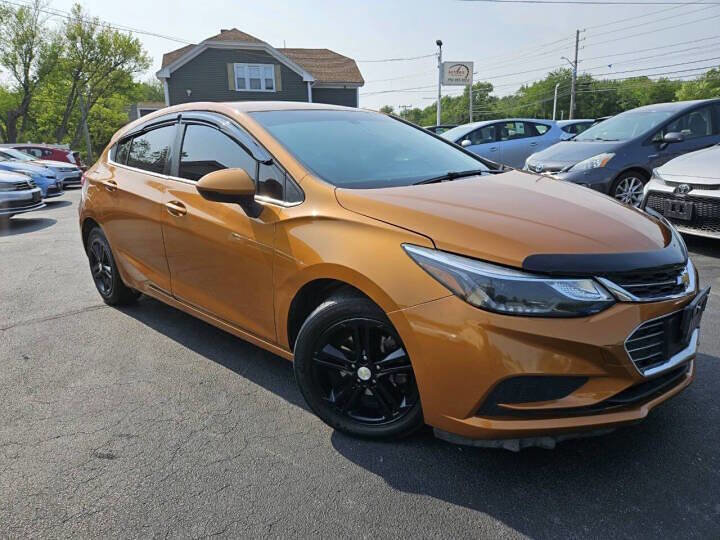 Used 2017 Chevrolet Cruze LT image 3