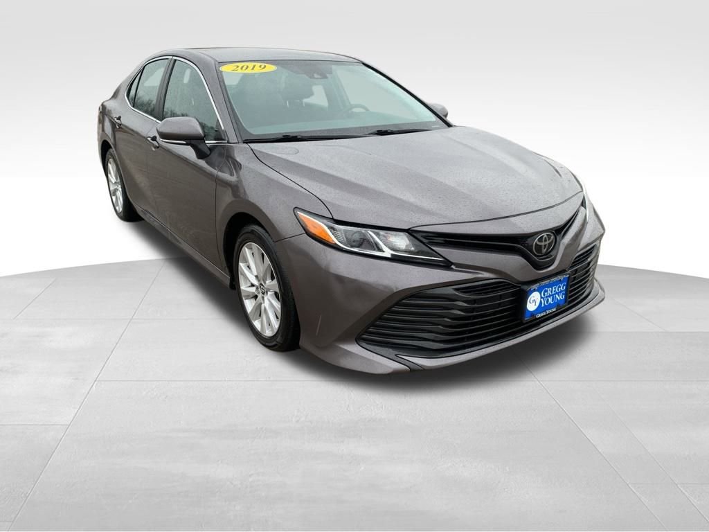 Used 2019 Toyota Camry L image 9