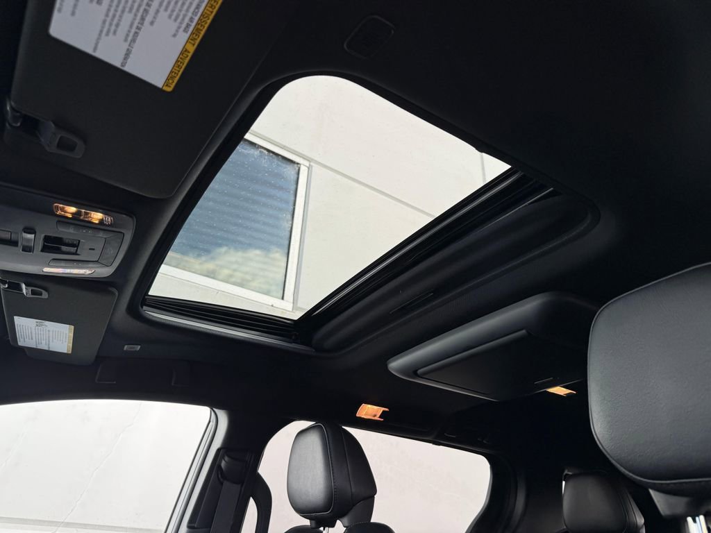 Certified 2025 Toyota Sienna Limited AWD/4WD image 21