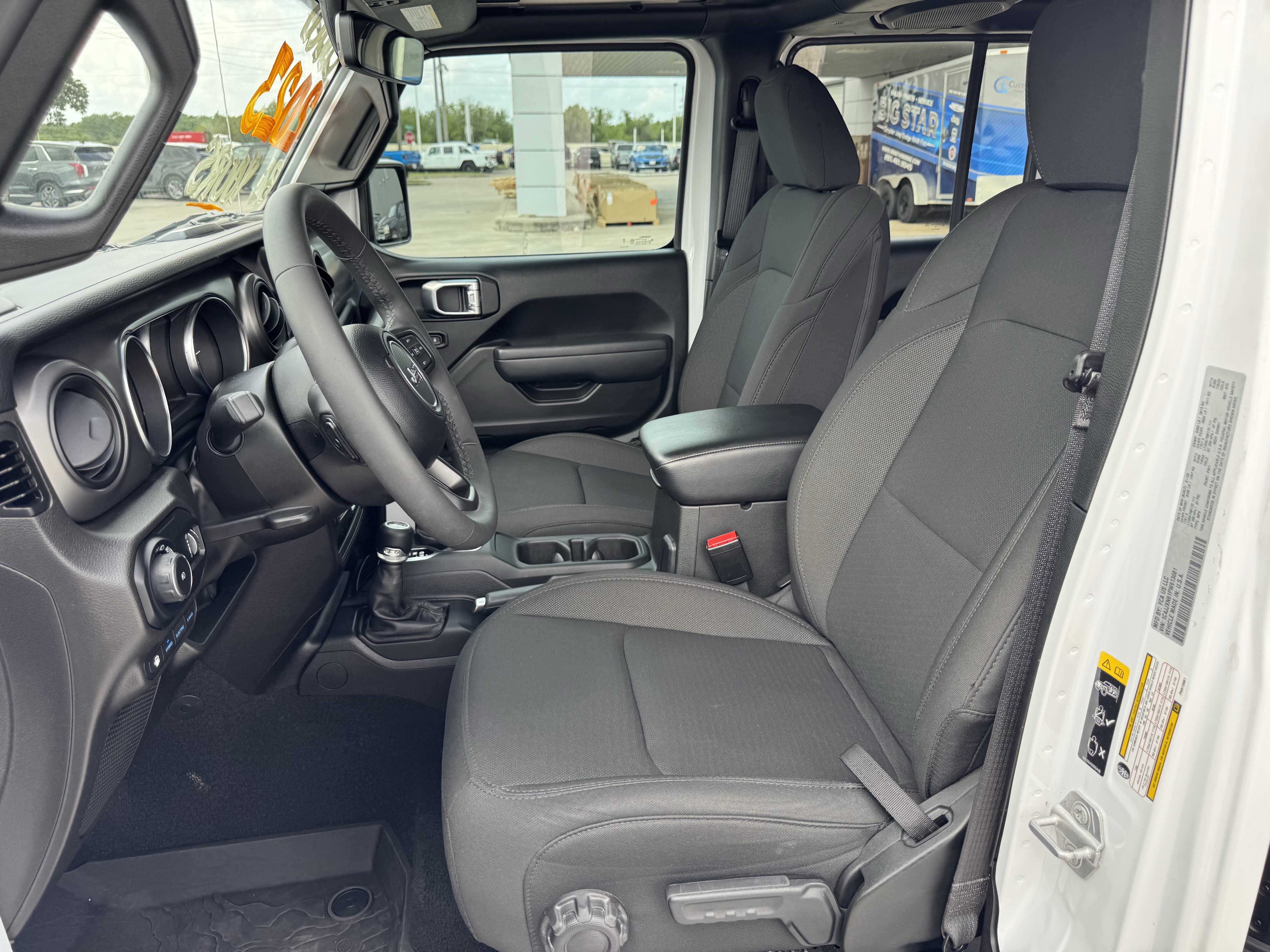 Used 2023 Jeep Wrangler Unlimited w/ Sun & Screen Package image 23