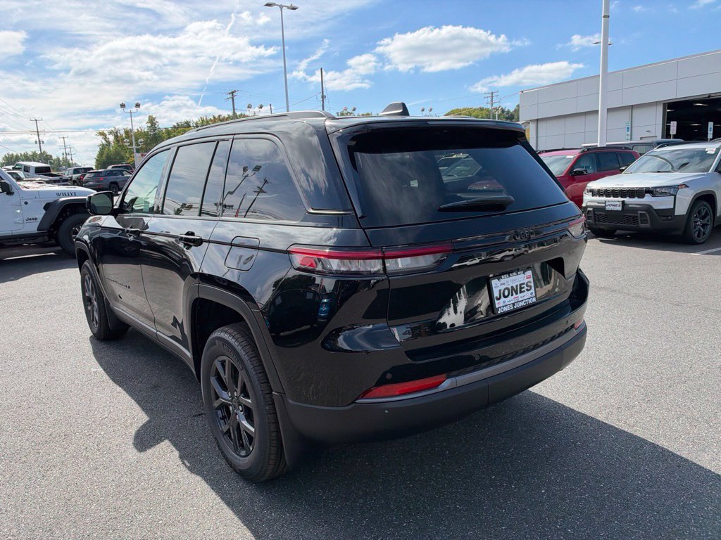New 2027 Jeep Grand Cherokee Altitude AWD/4WD image 7