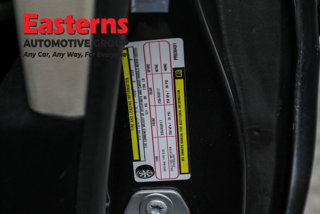 Used 2023 Chrysler Pacifica Touring-L image 35