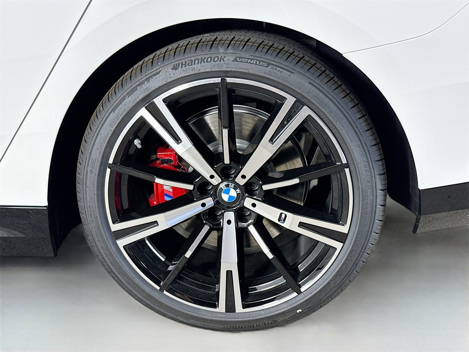 New 2026 BMW 540i xDrive w/ M Sport Package image 33