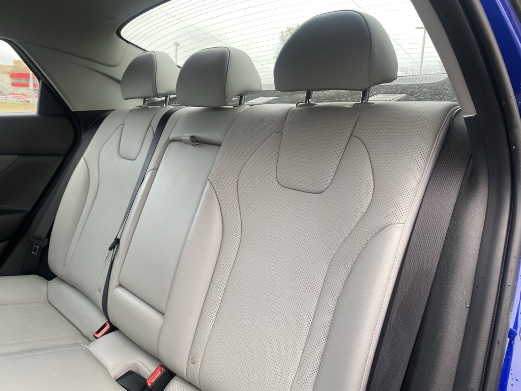 Used 2022 Hyundai Elantra Limited image 28