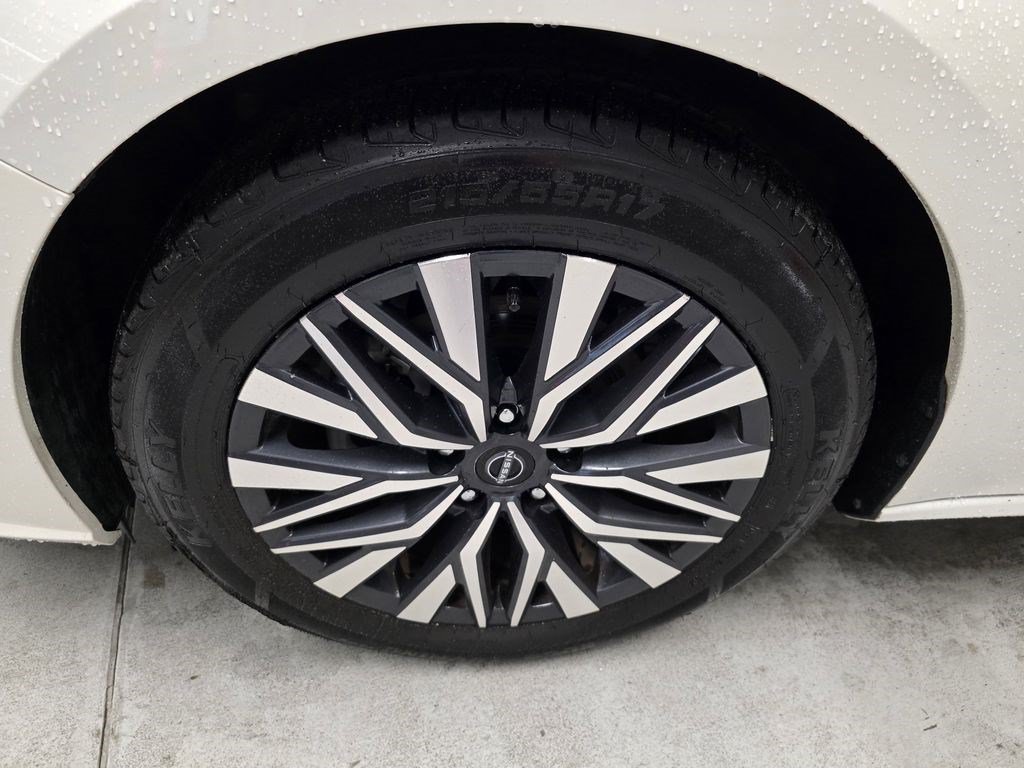 Used 2024 Nissan Altima 2.5 SV FWD image 9