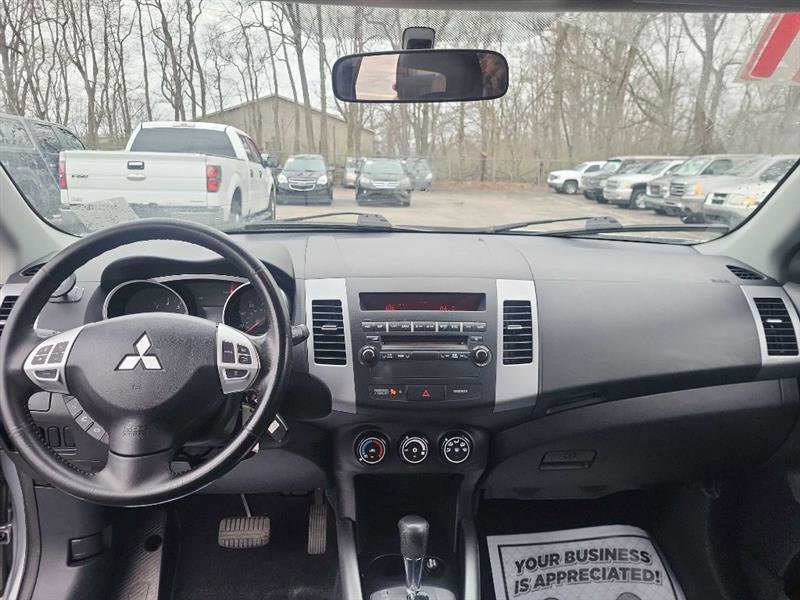 Used 2011 Mitsubishi Outlander ES image 9