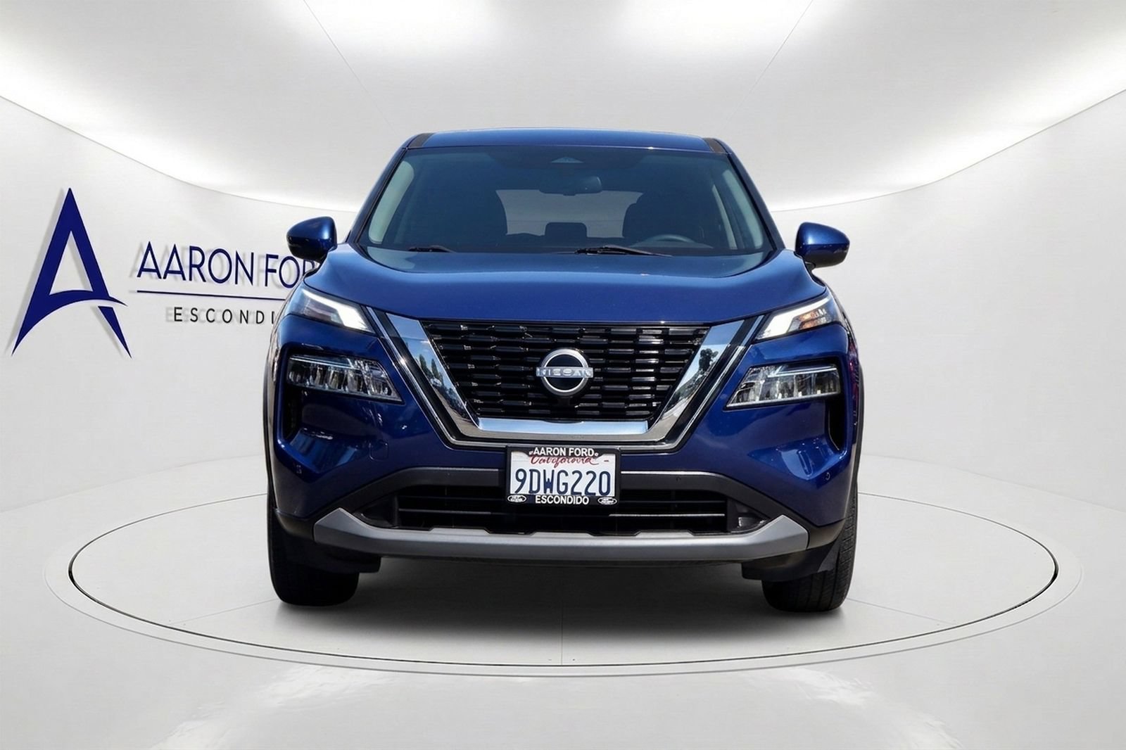 Used 2023 Nissan Rogue SV FWD image 2