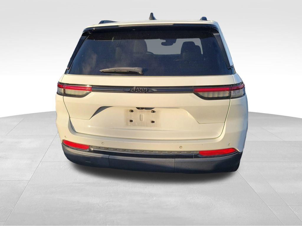 Used 2023 Jeep Grand Cherokee Altitude image 14