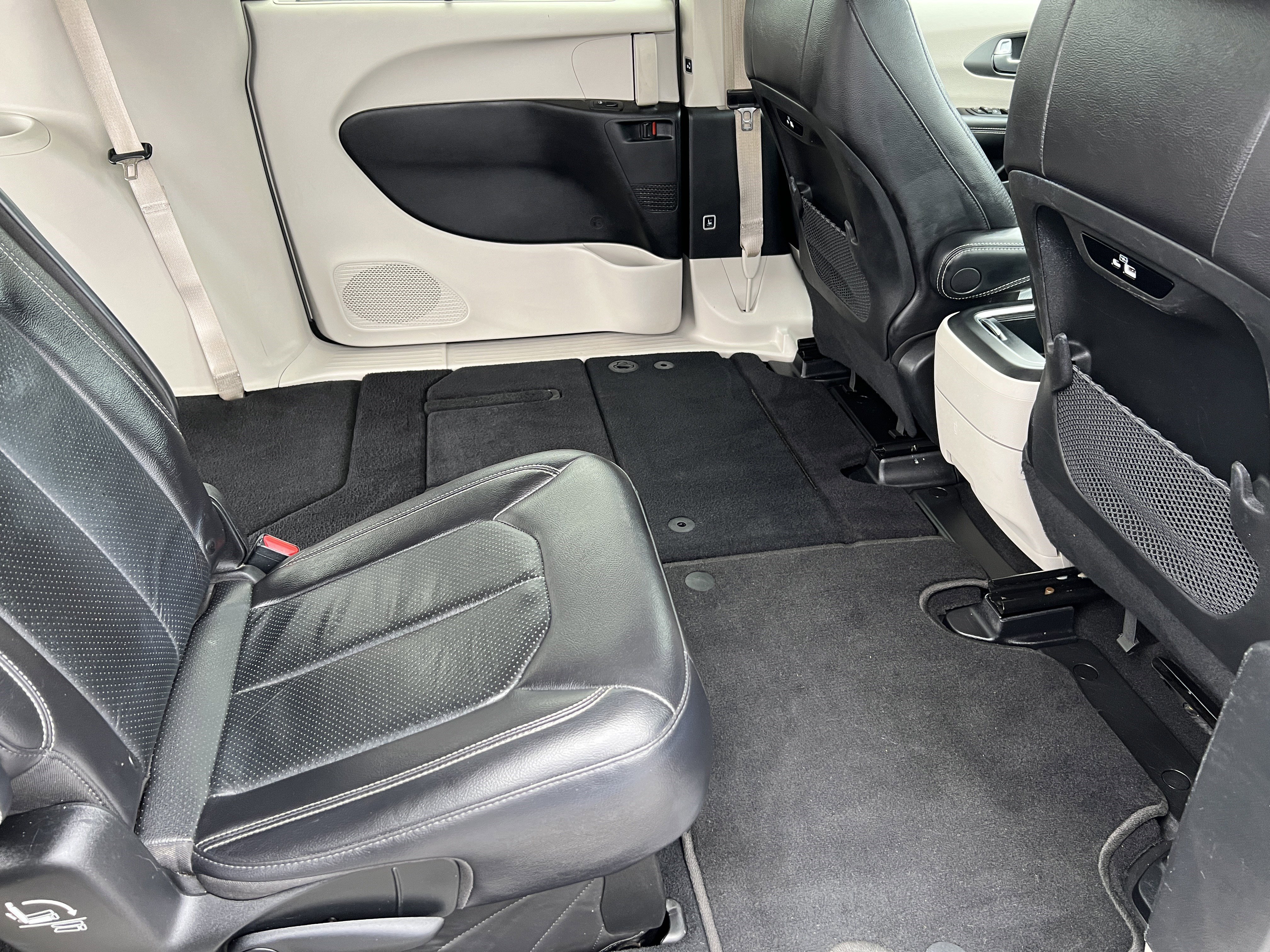 Used 2022 Chrysler Pacifica Touring-L FWD image 21