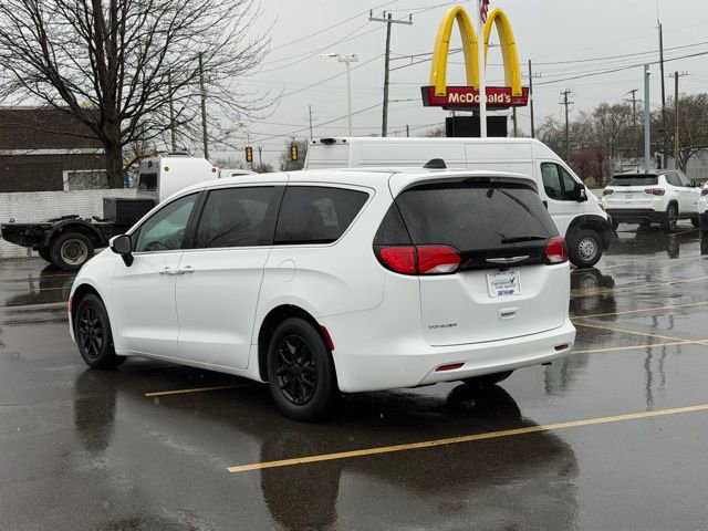 Certified 2023 Chrysler Voyager LX FWD image 3