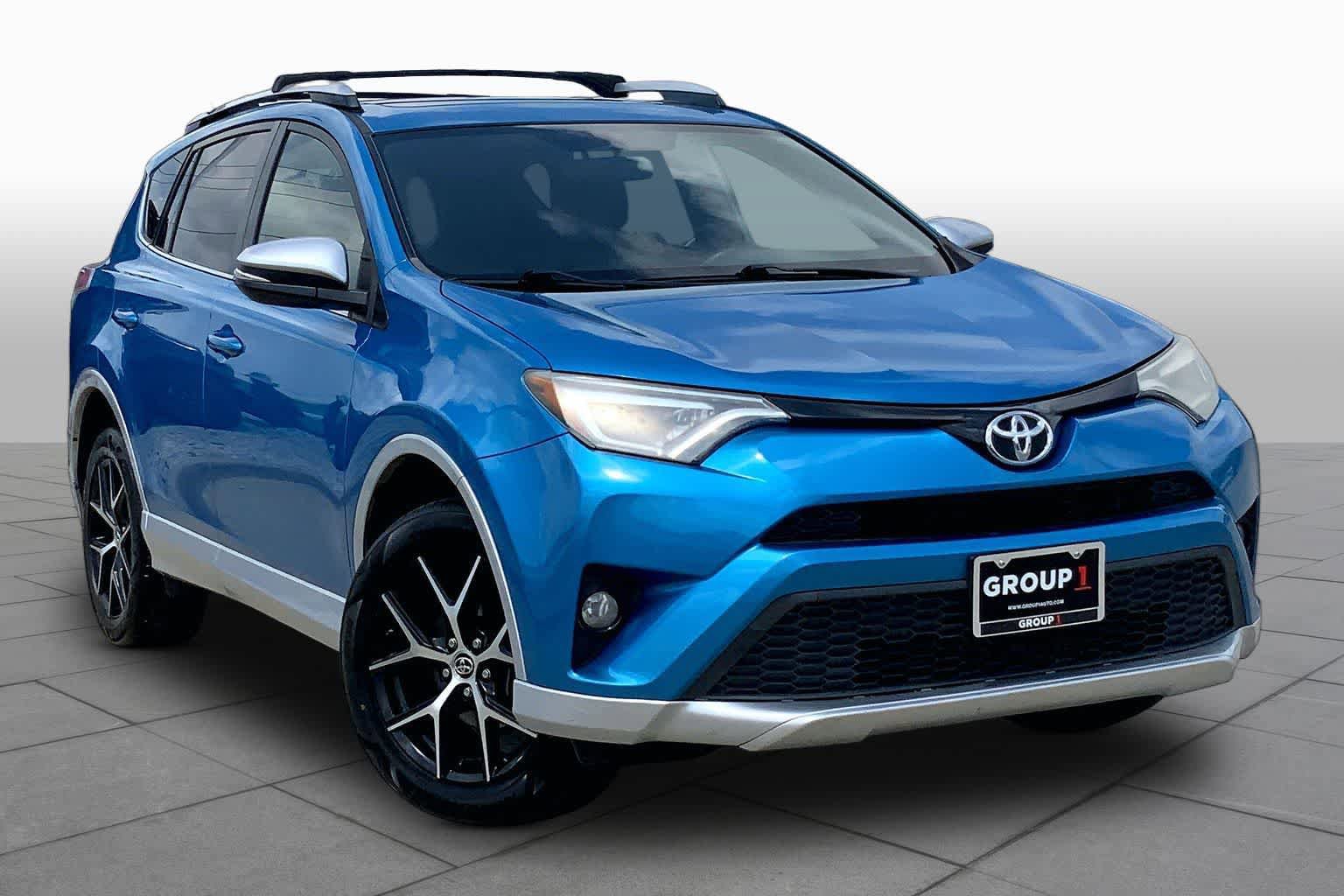 Used 2016 Toyota RAV4 SE image 3