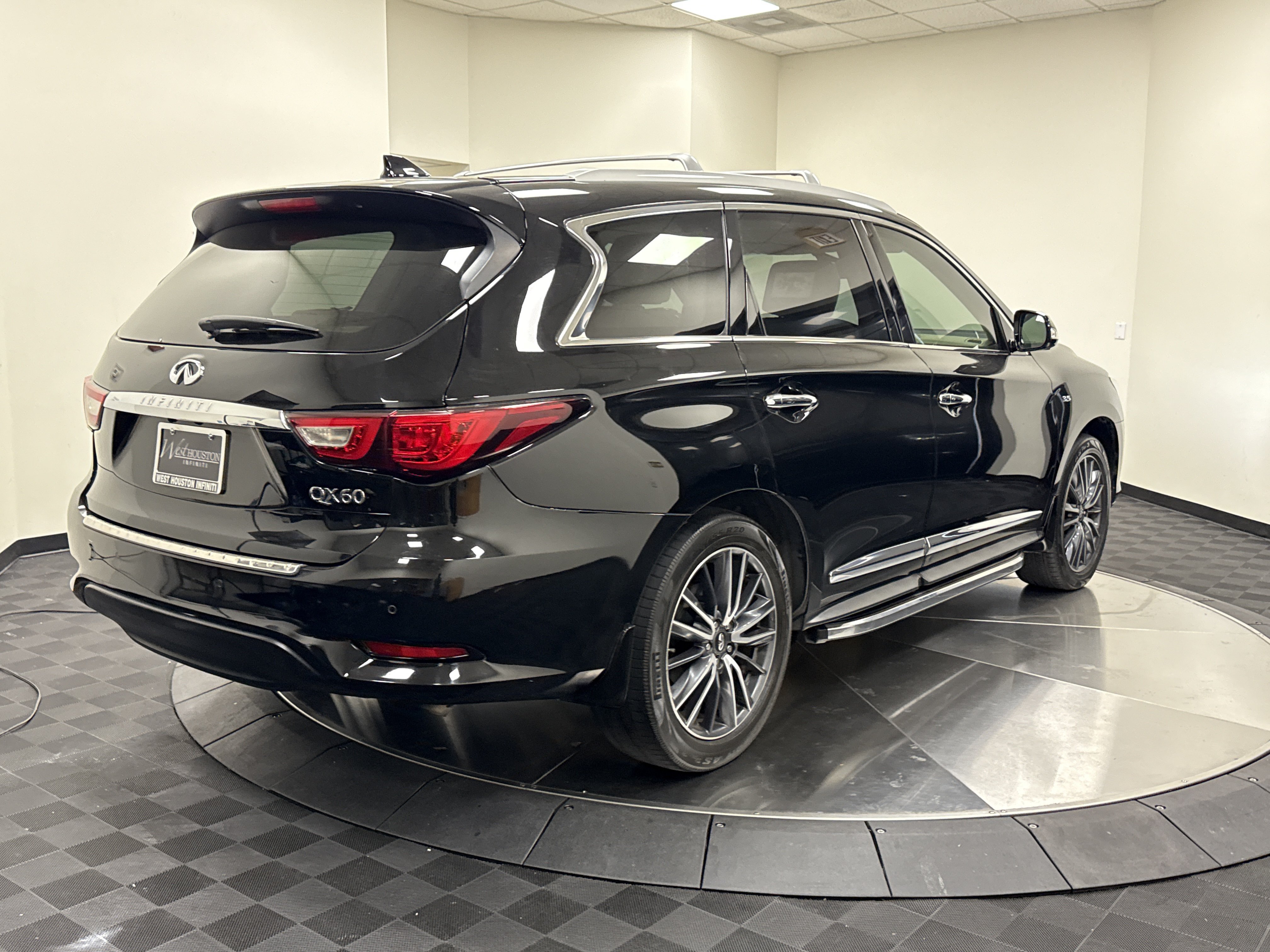 Used 2018 INFINITI QX60 FWD w/ Deluxe Technology Package image 7
