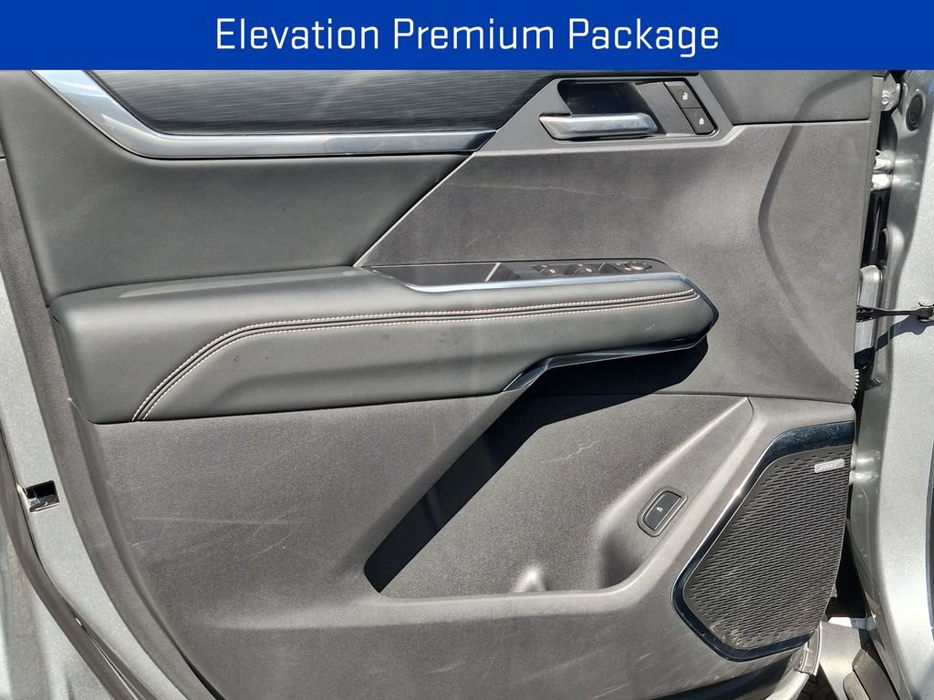 Certified 2026 GMC Acadia Elevation w/ Elevation Premium Package AWD/4WD image 10