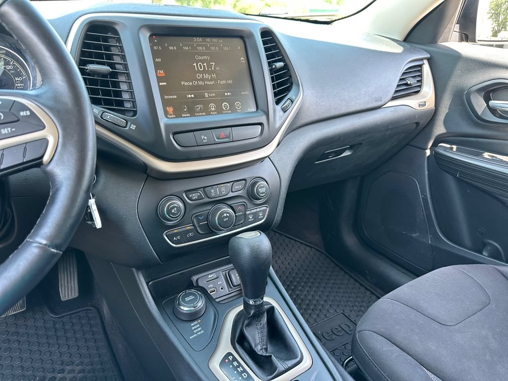 Used 2016 Jeep Cherokee 75th Anniversary AWD/4WD image 28
