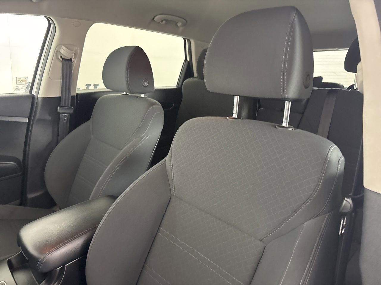 Used 2020 Kia Sorento LX image 10