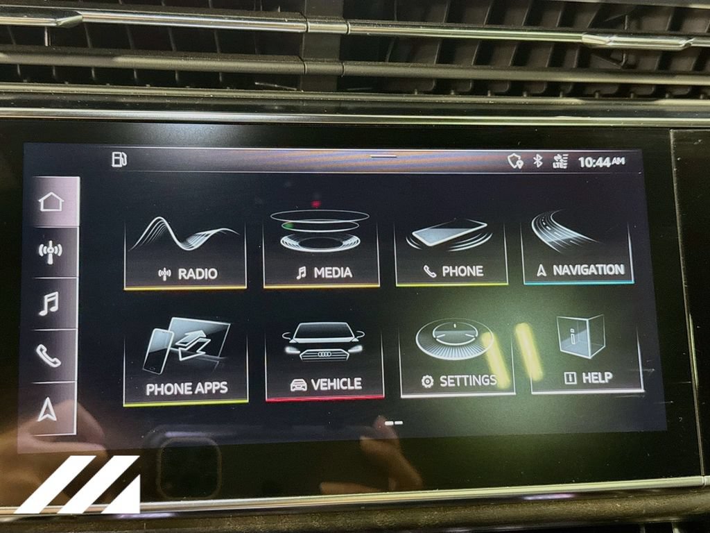 Used 2019 Audi Q8 Prestige w/ Luxury Package AWD/4WD image 16