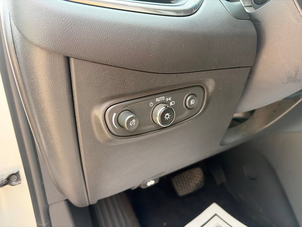 Used 2021 Chevrolet Equinox LT AWD/4WD image 18
