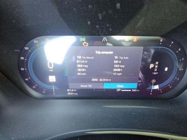 Used 2025 Volvo XC60 B5 Plus image 11