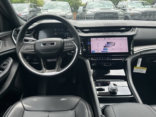 New 2026 Jeep Grand Cherokee Limited w/ Limited Altitude Package AWD/4WD image 22