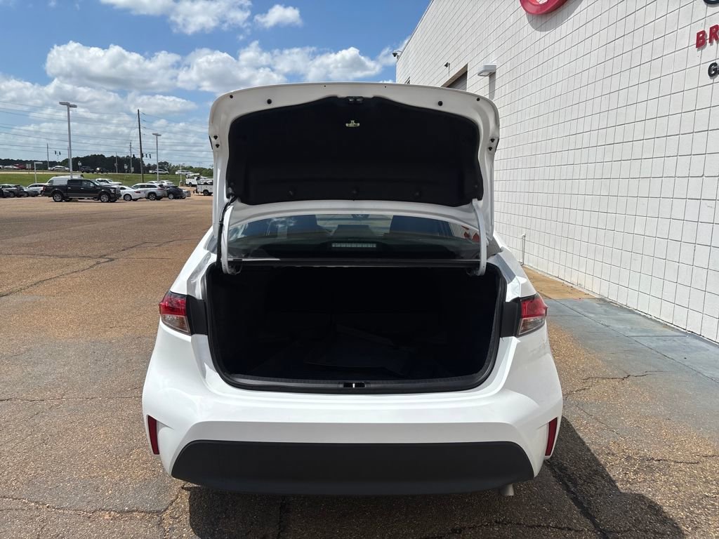Used 2025 Toyota Corolla LE w/ LE Premium Package image 29
