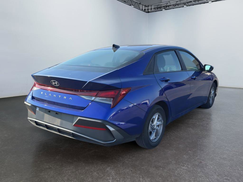 Certified 2024 Hyundai Elantra SE image 5