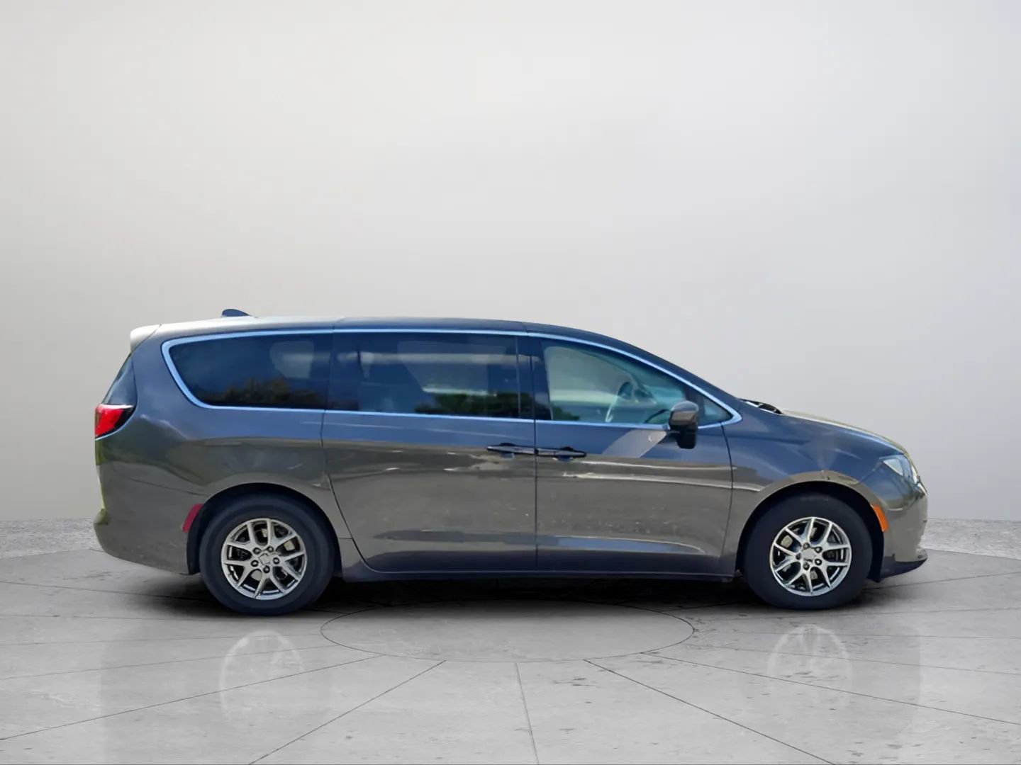 Used 2017 Chrysler Pacifica Touring image 12