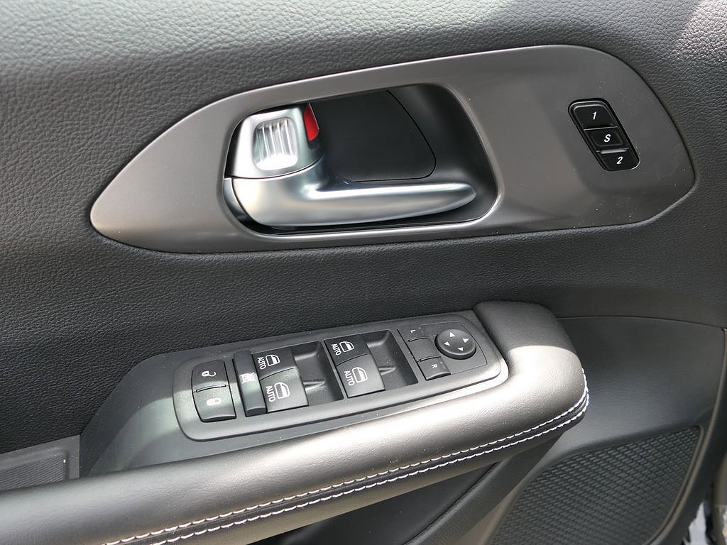 New 2026 Chrysler Pacifica Select FWD image 11