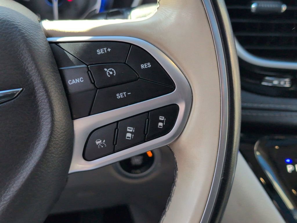 Certified 2018 Chrysler Pacifica Limited w/ Tire & Wheel Group image 18